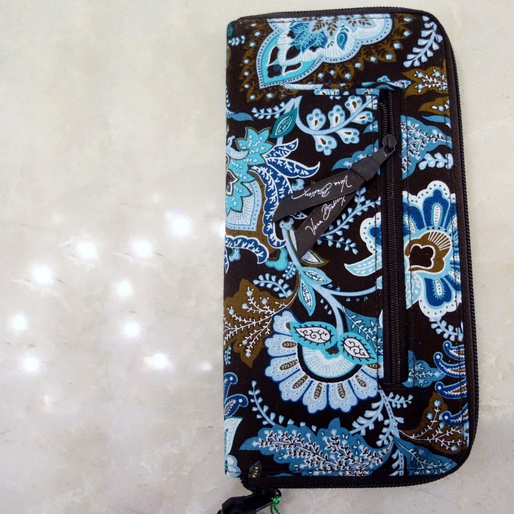 NWOT Vera Bradley Large Wallet Java Blue Paisley